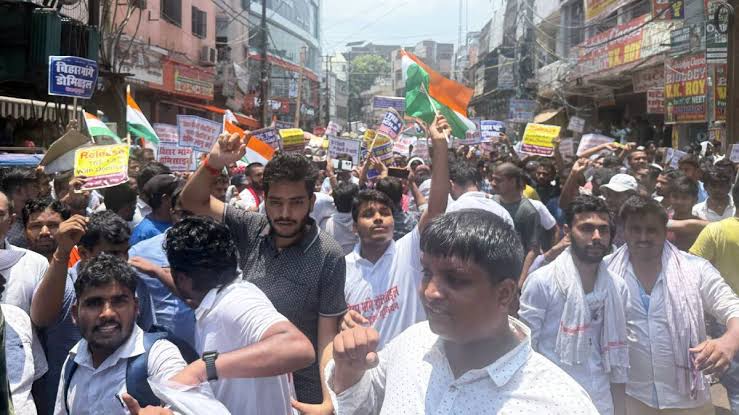 बिहार बंद से थमा जनजीवन, पटना में 14 अर्धसैनिक कंपनियां तैनात, हाई अलर्ट पर प्रशासन, 1 | Rashtra Samarpan News images 2 | Rashtra Samarpan News